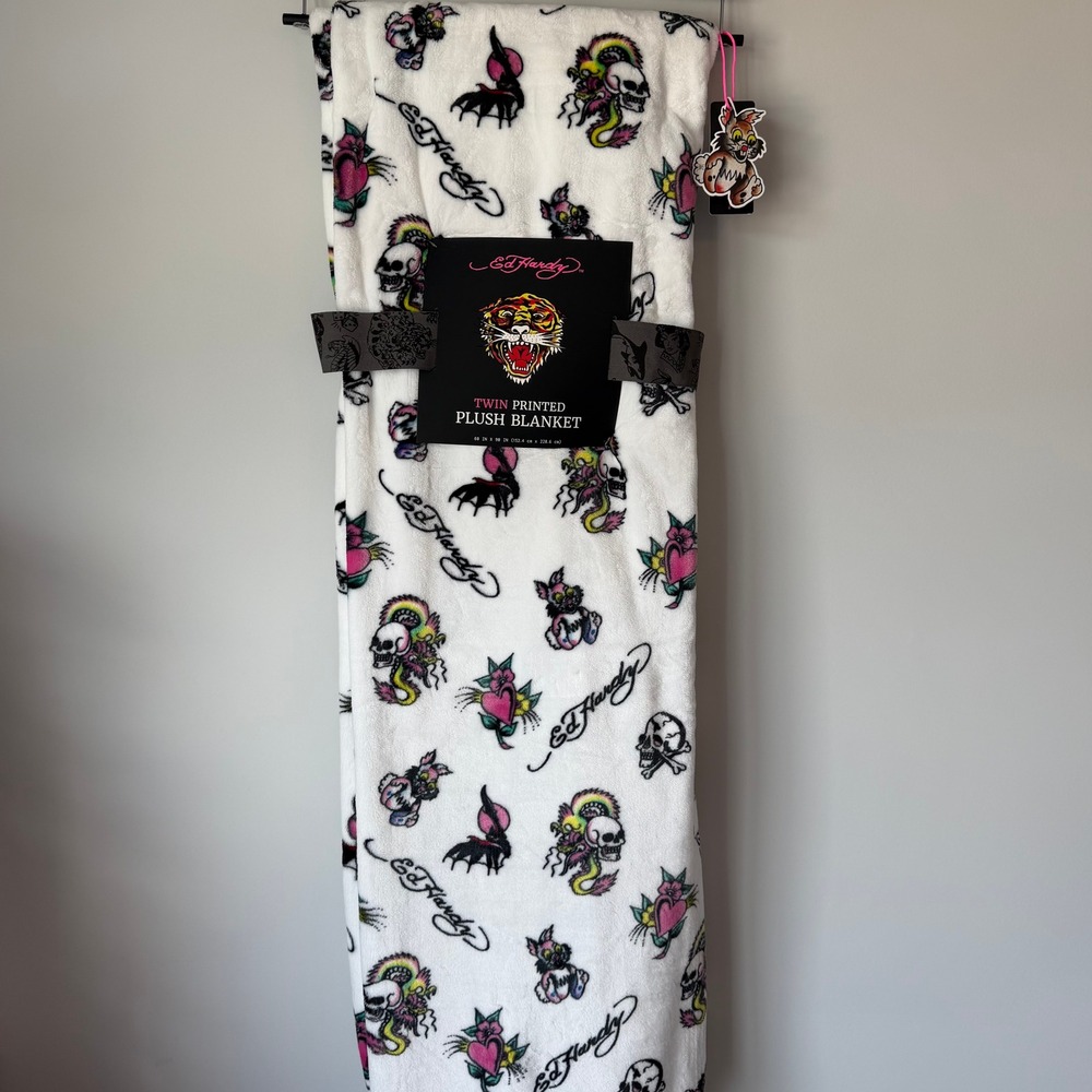New Ed Hardy White Twin Blanket 60x90 Bunny Skulls Dragon Pink Gothic Y2K